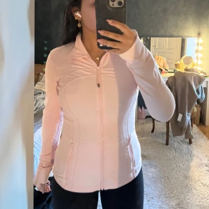 Lululemon define - Jätte fin träningströja som är i ett väldigt bra skick och använts sparsamt!