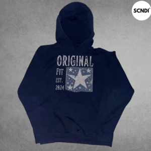 Scndi Hoodie🔵🍾 - Detta är ett intressekoll😇 Vill endast se hur stort intresset är av denna hoodie. Storleken är M och den är nästan helt ny. Alltså 174-180 ish📏Snörerna finns tyvärr ej kvar! Kvalle på hoodien är 9/10🍾. Eller eventuellt bytas mot en likadan hoodie i storlek S. Kan bytas mot andra saker också✌️