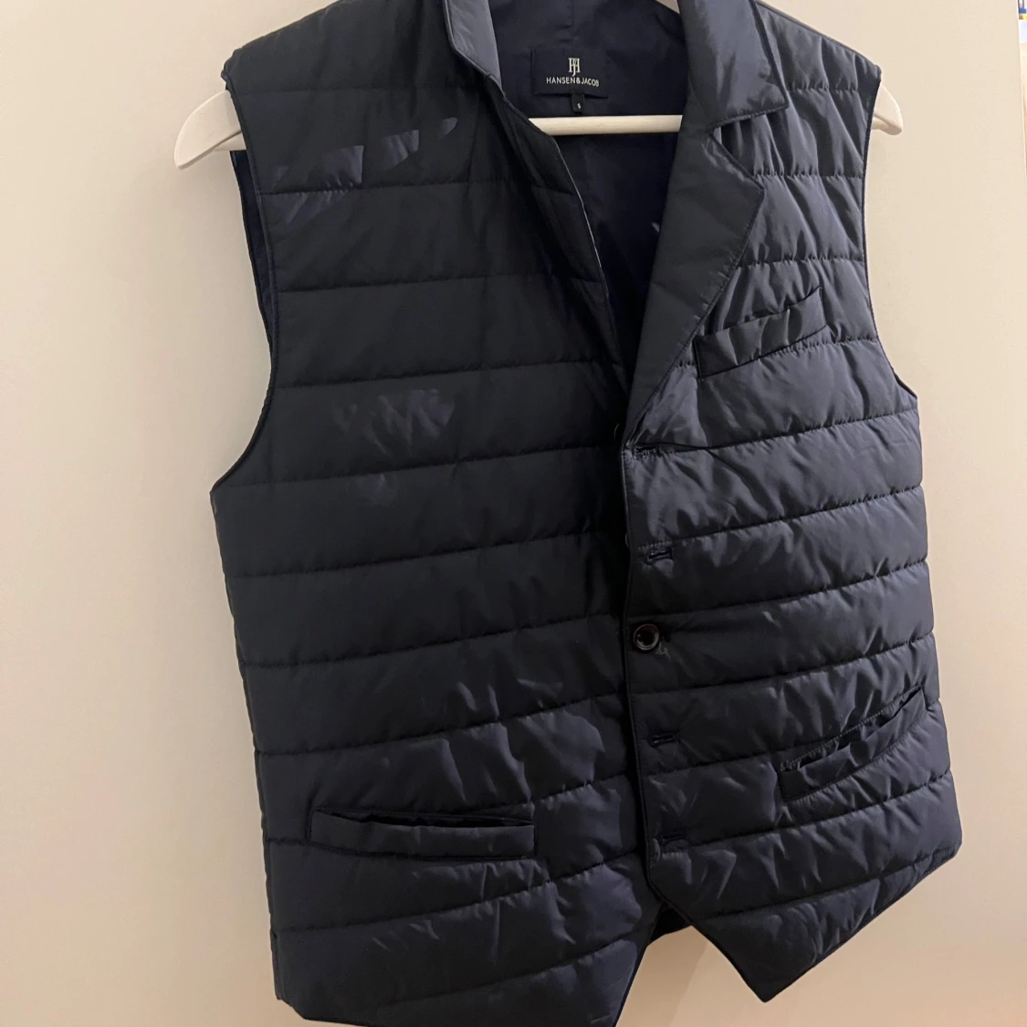 Mörkblå quiltad väst från Hansen Jacob  - 2