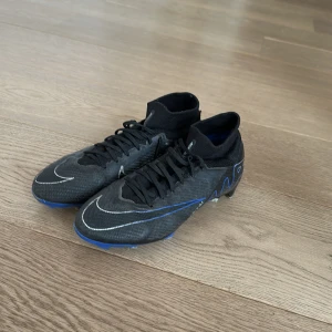 Fotbollskor Nike air zoom merc rial vapor 15 PRO st40/25cm - st40/25 cm nypris 1799kr (snörena är lite slitna vid änden, se sist bild) 