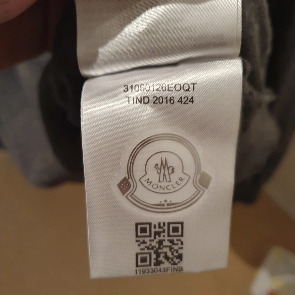 Grå tröja från Moncler - 1