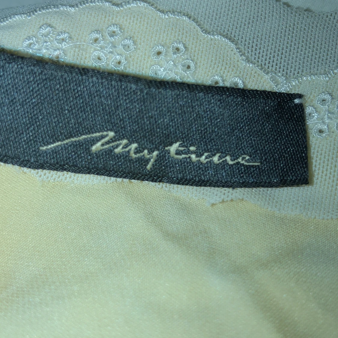 Beige spetslinne från Jennyfer - 4