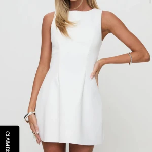 Söker  - Söker denna klänning från princess polly i strl S