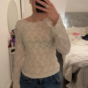 Tröja - Säljer denna fina långärmade ifrån Bubbleroom