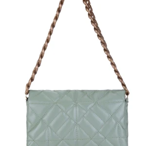 Quiltad axelväska med flätat band. Två väskor en brun och en grön. - Snygg quiltad axelväska i syntetmaterial med ett unikt flätat axelband. Finns i två färger: grön och brun. Perfekt för att ge din outfit en stilfull touch. 