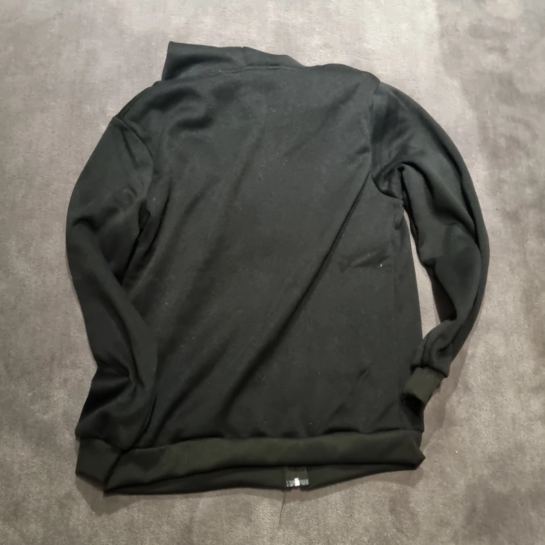 Svart zip hoodie - 2