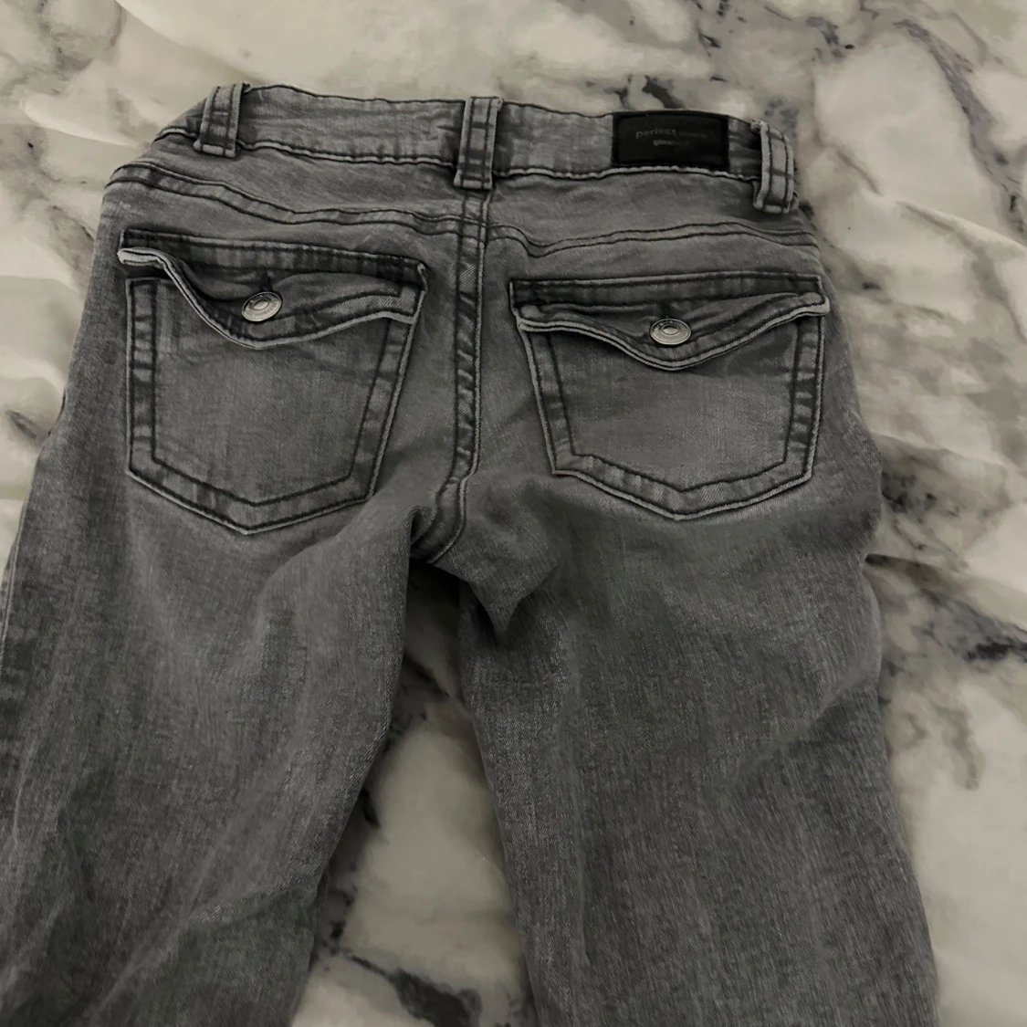 Grå jeans med bootcut - 3