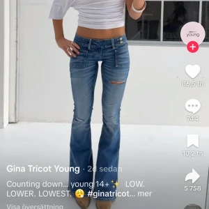 Blå jeans från Gina Tricot - Säljer dessa jeans från ginas nya kollektion som är helt slutsålt!,Aldrig använda då dom är för små!🫶🏼
