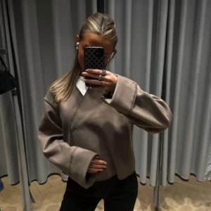 Supersnygg vårjacka - Säljer nu denna superfina vårjackan från Ginatricot 