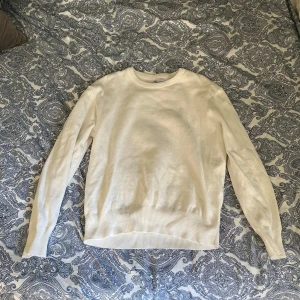 Vit stickad tröja från Zara - Vit stickad tröja från Zara. Storlek M