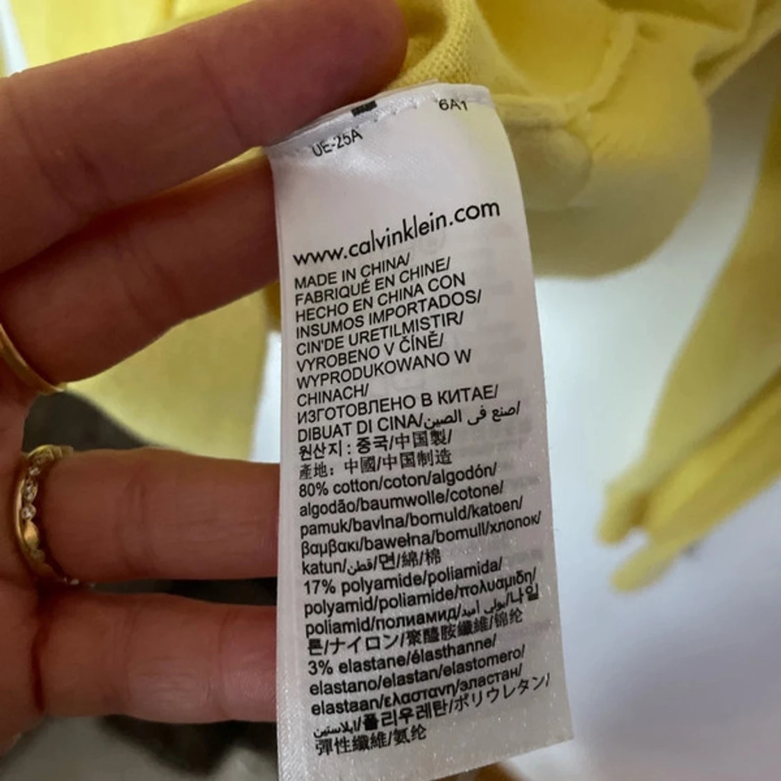 Gul Calvin Klein Jeans storlek M - 3