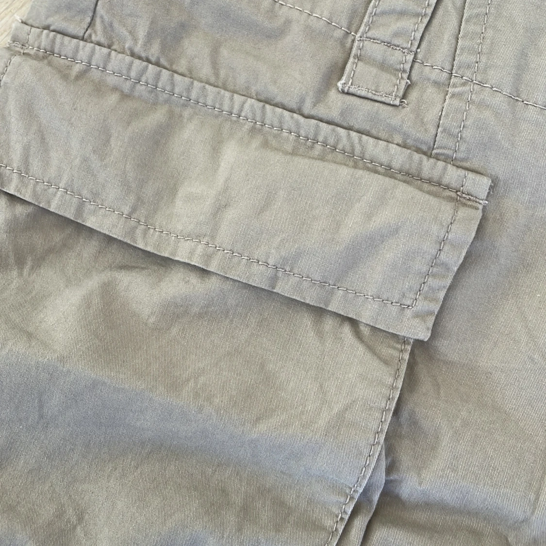 Beige kortkjol med fickor från 157 - 3