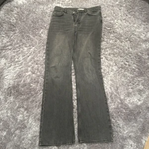 Gråa jeans - Snygga grå jeans från Gina tricot, fint skick!