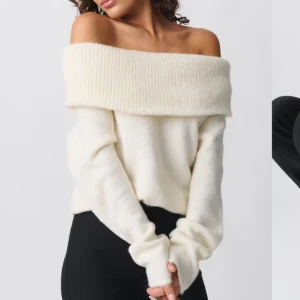 Off shoulder topp  - Så snygg tröja som inte kommer till användning, använd en gång så jättebra skick🤍