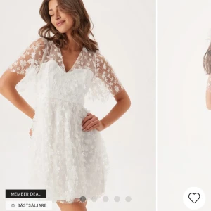 Studentklänning  - Säljer en vit klänning från bubbleroom, endast provad ett fåtal gånger. Perfekt studentklänning🥰☀️(fler bilder kommer!!)