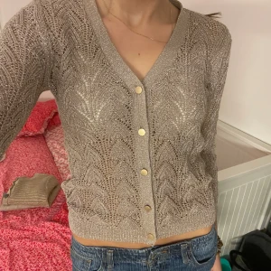 Söt kofta - Söt glittrig kofta🌸Kika in på min profil! Jag säljer flera liknande koftor😍