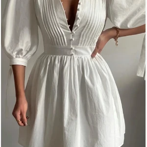 Studentklänning  - Intressekoll på denna superfina klänning från Showpo! Köpt här på Plick men utan tecken på användning! 