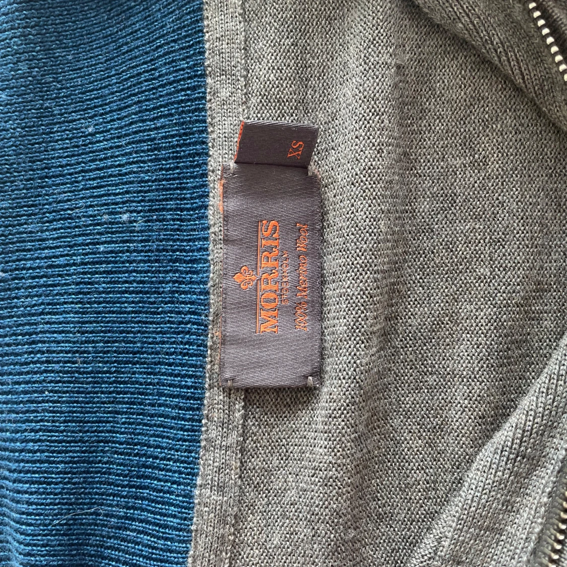 Grå stickad tröja med halv dragkedja från Morris - 2