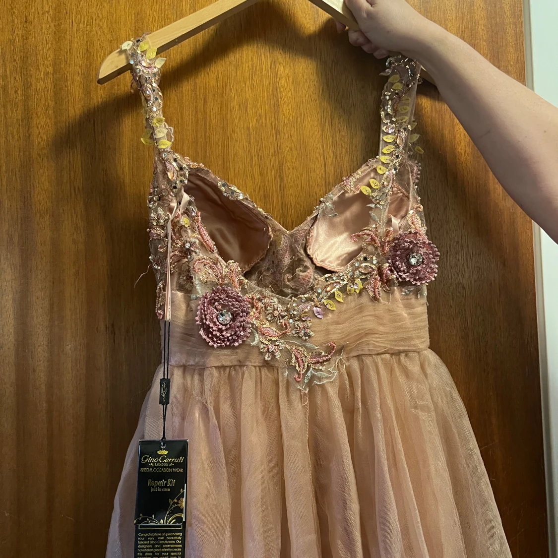 Rosa balklänning med broderier från Gino Cerruti - 2