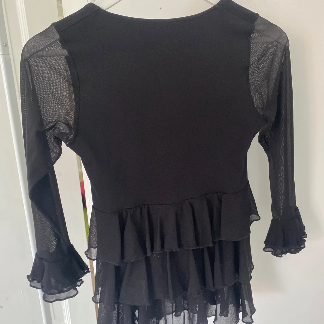 Svart volangblus - 1