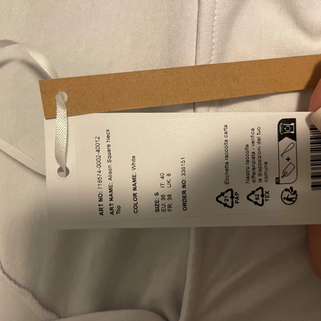 Vit topp med fyrkantig ringning från Bubbleroom - 3