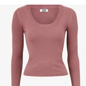 Rosa ribbad långärmad topp - Smickrande med rund halsringning 💕 Kostar egentligen 330 och har inga defekter, skriv om du har funderingar ☺️