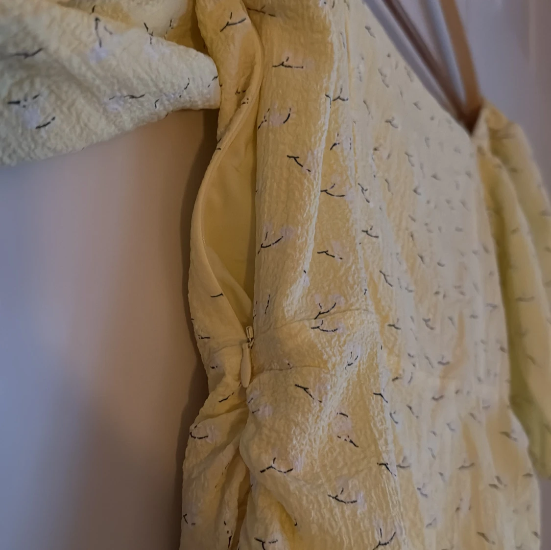 Gul blommig klänning från ADOORE - 4