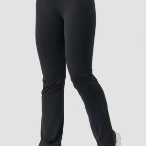 Svarta bootcut tights  - Säljer ett par svarta leggings med bootcut-modell. De har en tight passform upptill och utsvängda ben nertill. De är i modellen nimble!💗 Pris kan diskuteras!
