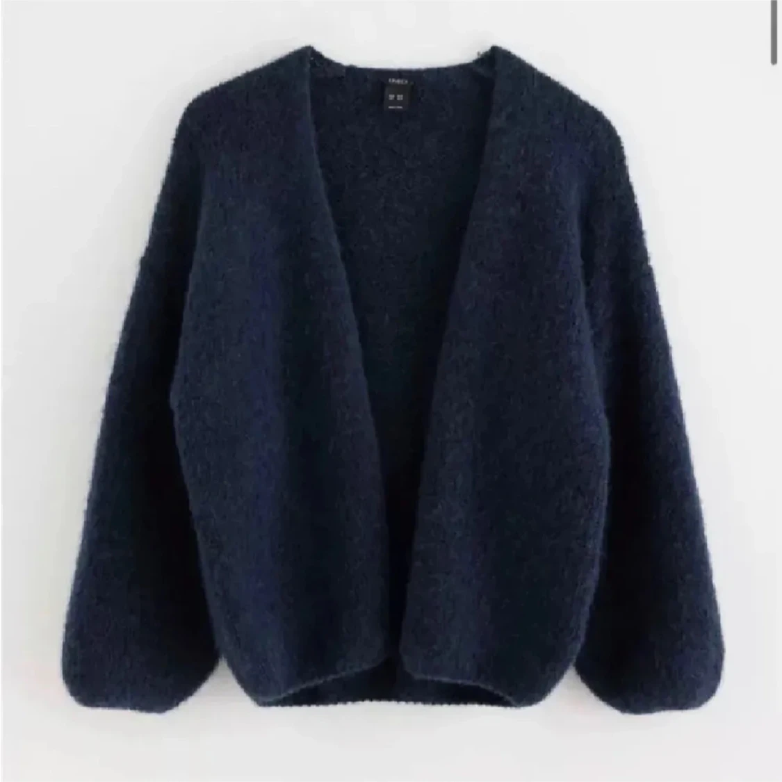 Mörkblå stickad kofta 