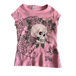 edhardy babytee🎀 - såååå söt men ganska liten men går att använda som babytee
