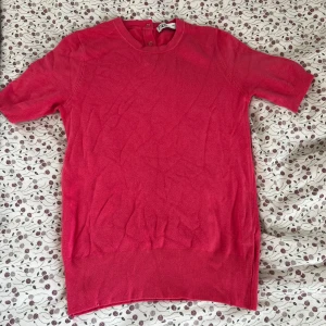 Rosa tröja  - Rosa mjuka tröja från Zara, den är använd men är fortfarande i mycket bra skick.