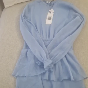 Blå klänning från gina - Blå klänning från gina,aldrig använd