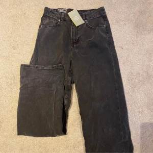 HM 90’s Baggy Jeans - Aldrig använda. Baggy straight leg.