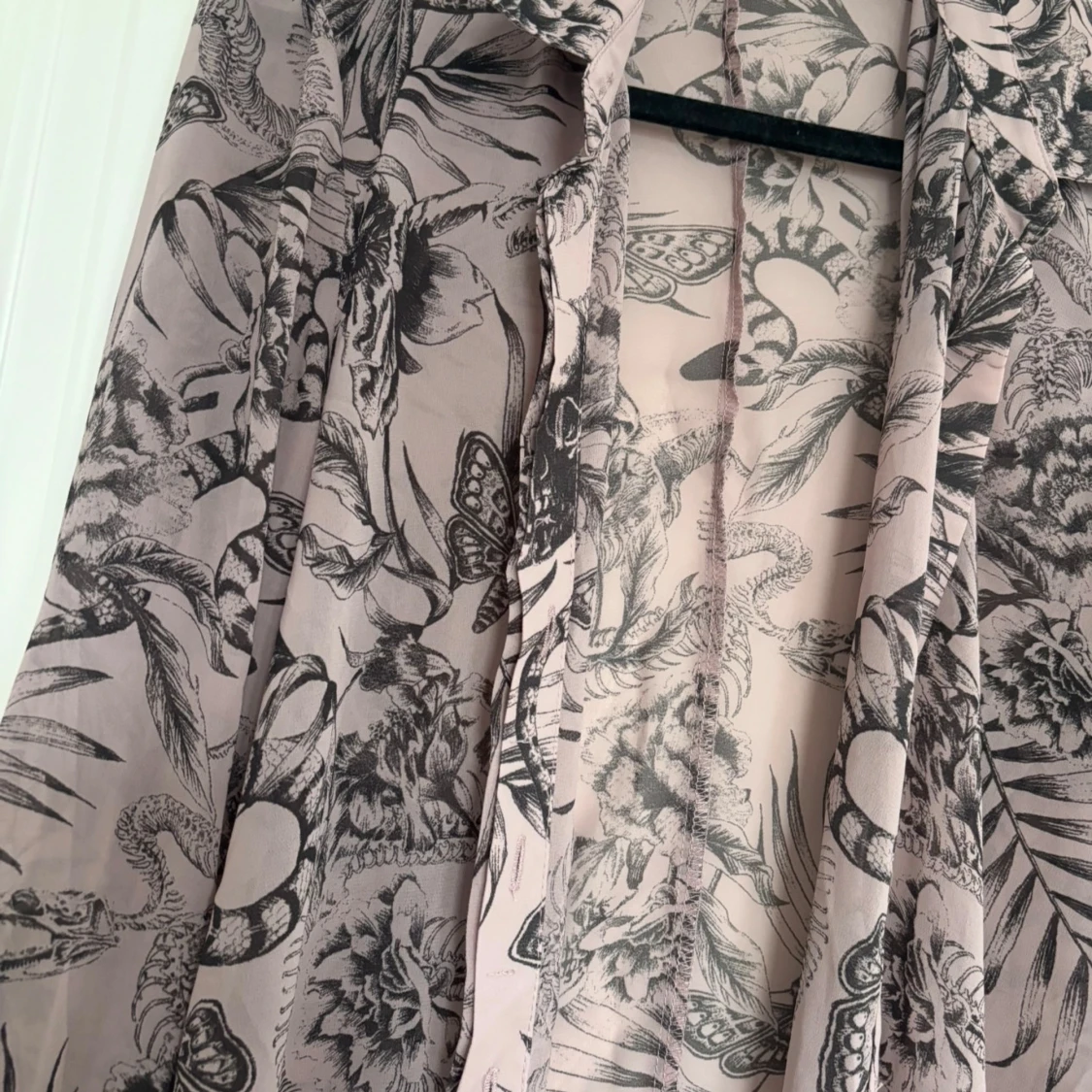 Ljusrosa mönstrad långärmad klänning - 1