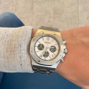 Seiko mod - Seiko Royal Oak Chronograph Panda dial 41mm stainless steel. Sapphire glas. Vattentät. Skickas med box, extra länkar, små verktyg. 