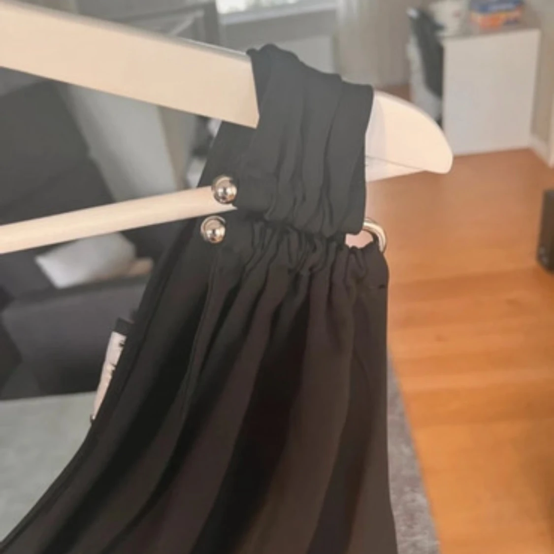 Svart oneshoulder långklänning från Mango - 2