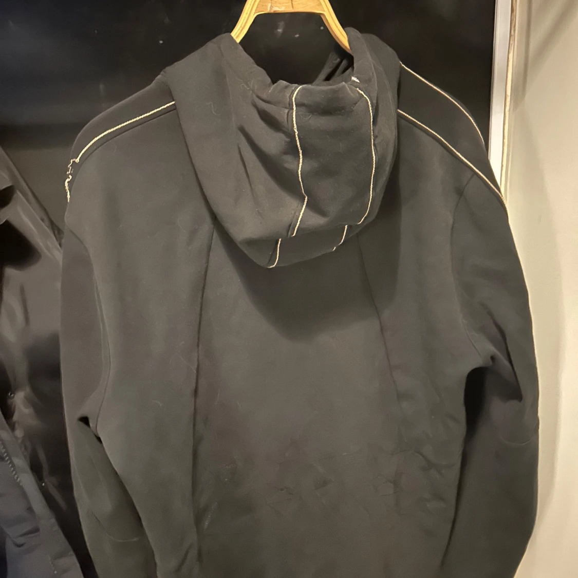 Svart hoodie från Boss - 1