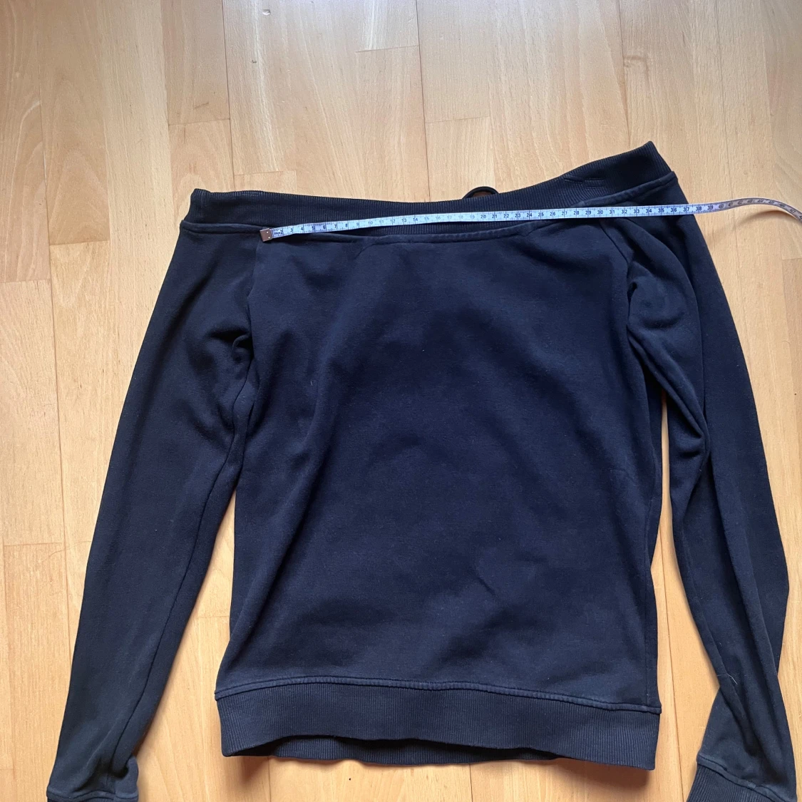 Svart offshoulder - 1