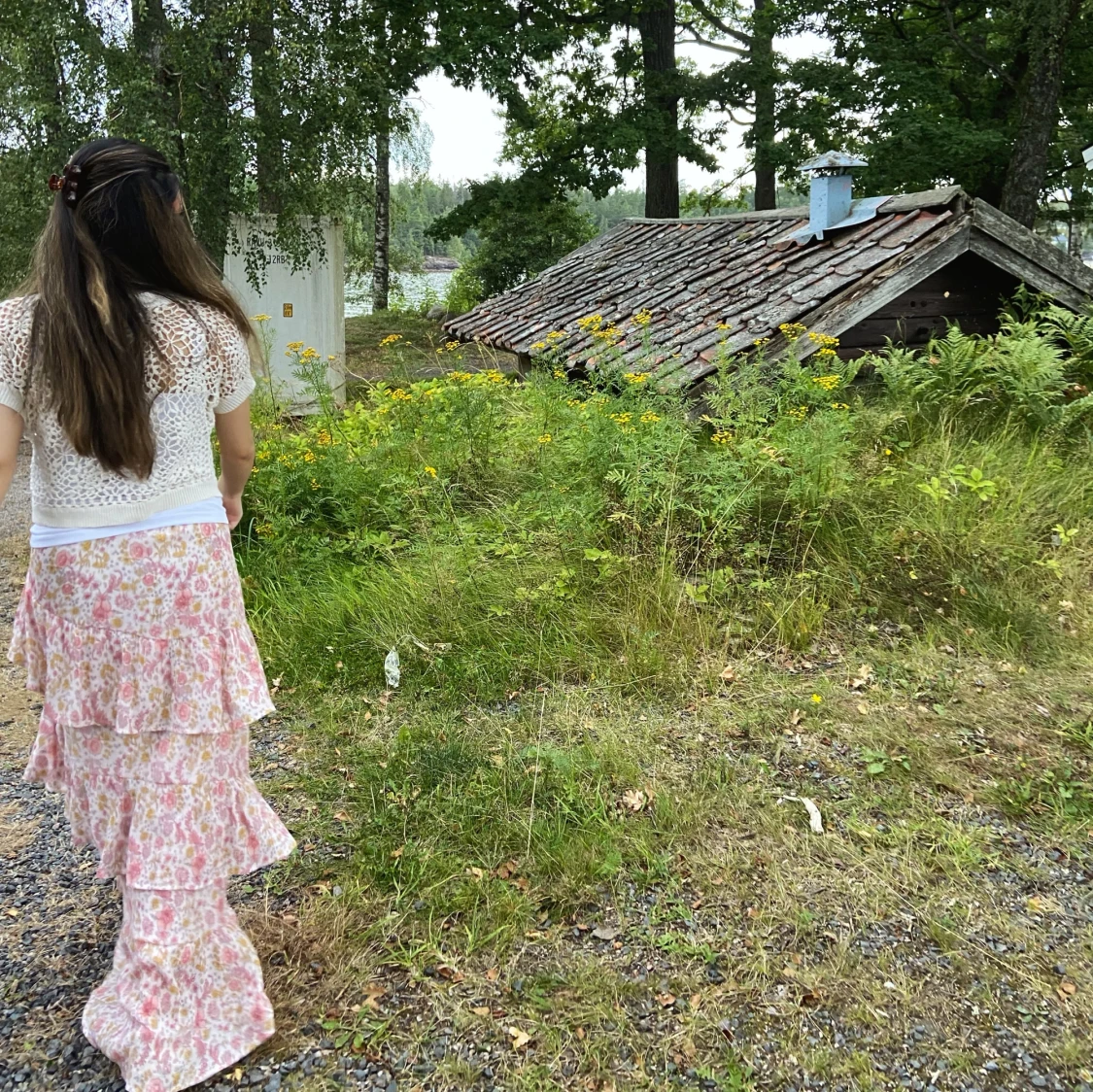 Blommig långkjol med volanger - 1