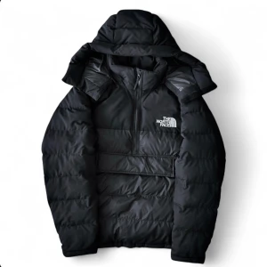 Northface vinterjacka - En fin vinterjacka från the north face, den är i storlek M och bra kondition