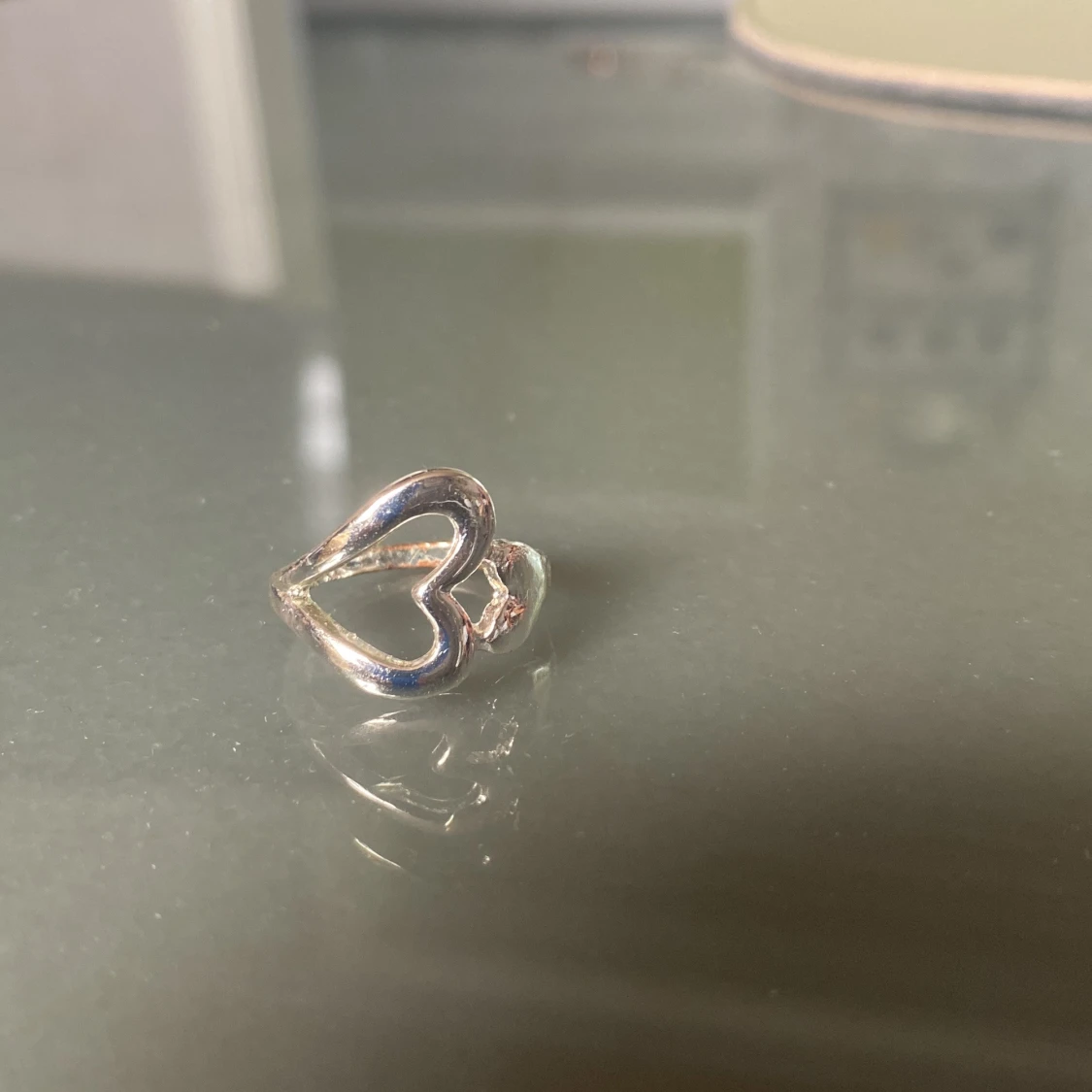 Silverring med hjärtformad design