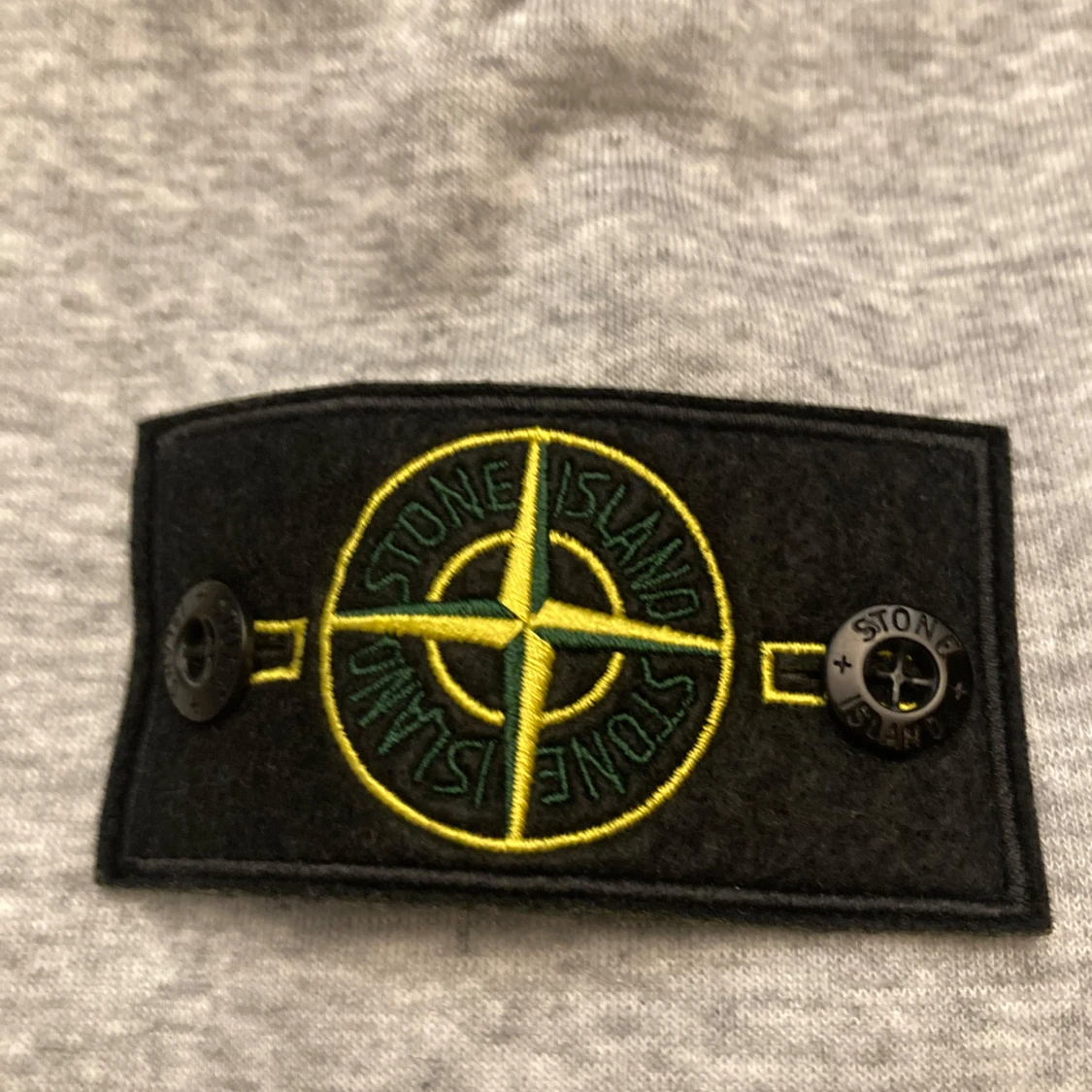 Grå sweatshirt från Stone Island - 1