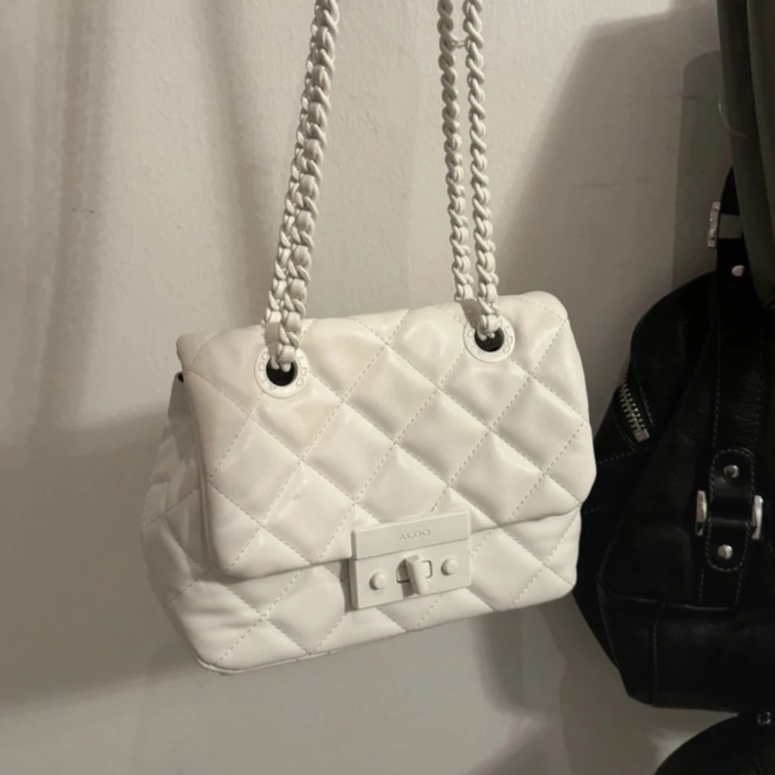 Vit quiltad axelväska från Aldo - 1