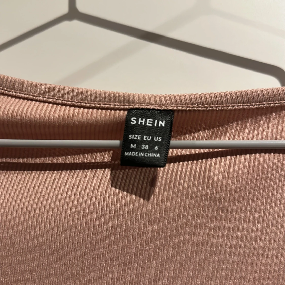 Ribbad beige långärmad topp - 1