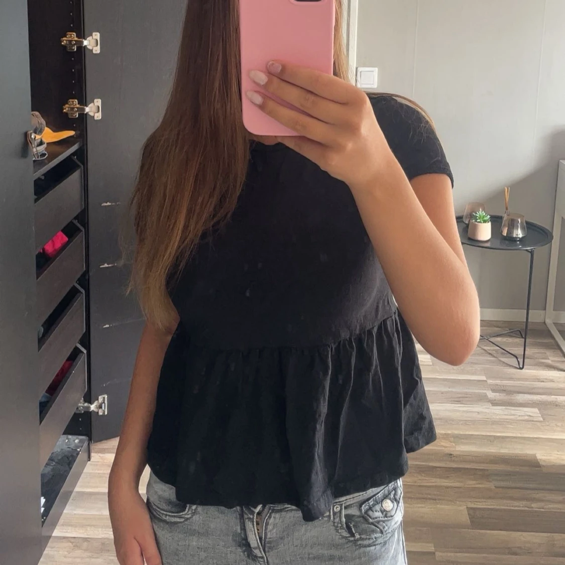 Svart Tshirt med volang