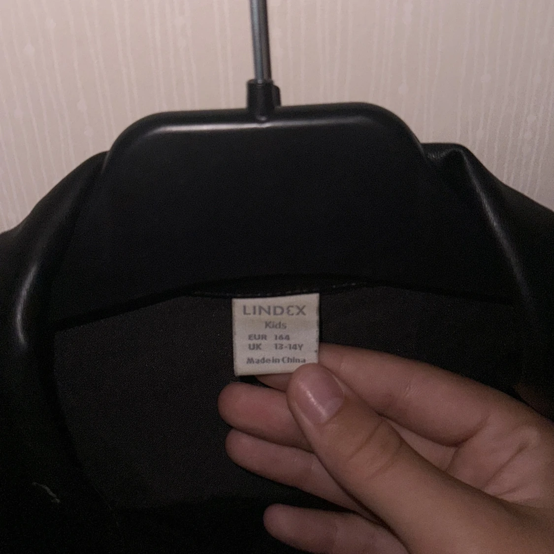 Svart skinnskjorta från Lindex - 2