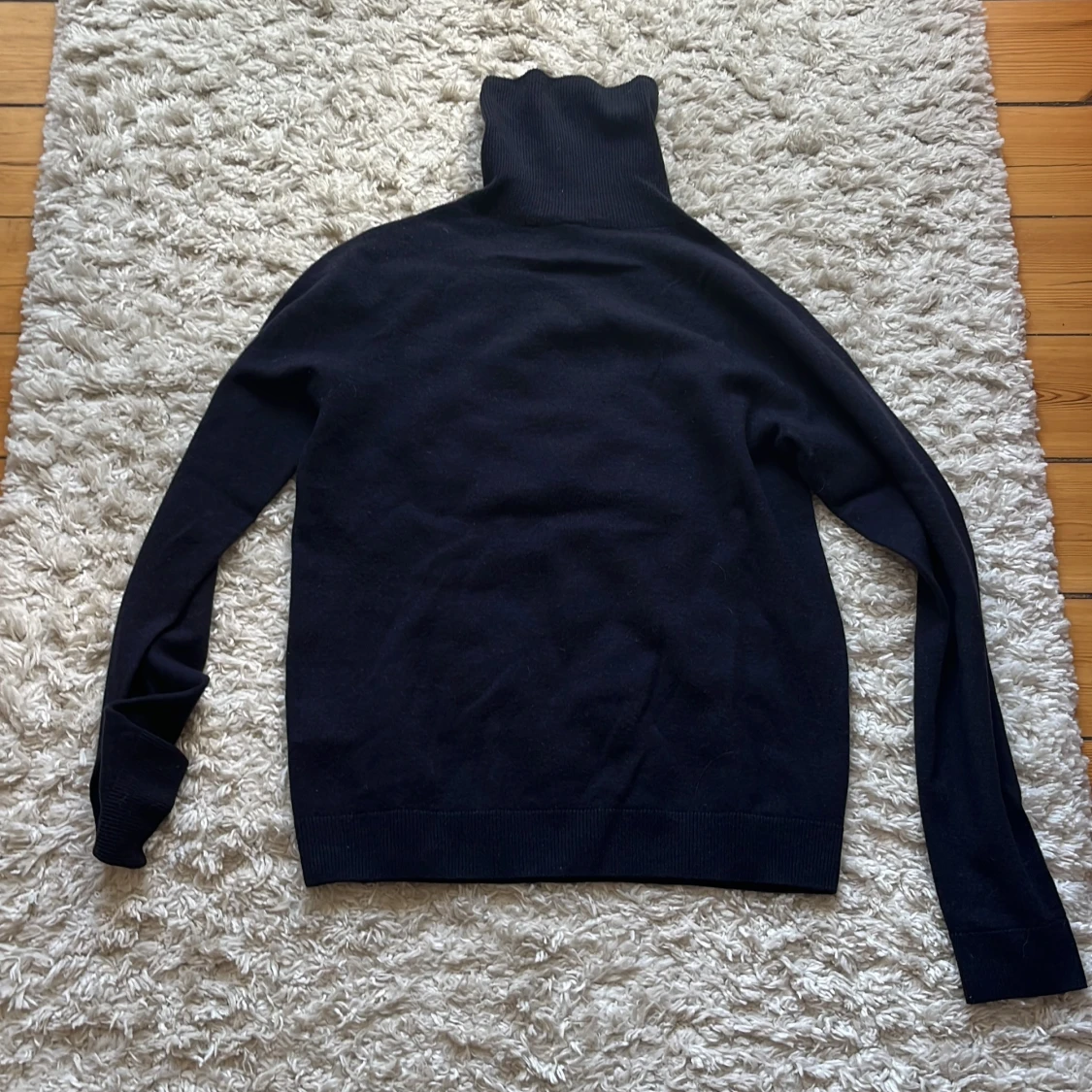 Mörkblå/svart Kashmir polotröja från Uniqlo XS