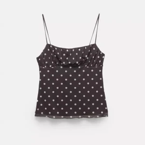 Svart prickig topp med tunna band - Så fin prickig topp från Pull and bear! Vid frågor eller funderingar så är det bara att höra av sig 😊💕