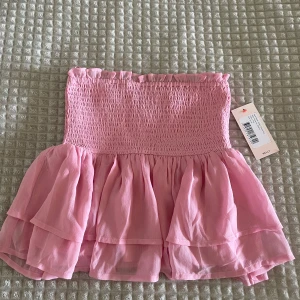 Rosa chiffong tubtopp från Nelly - Supersöt rosa tubtopp i storlek S. Oanvänd med prislapp kvar!