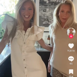 Zara jeans klänning - Så så fin klänning från Zara i denim.